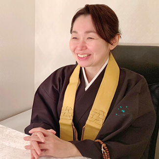 鳳蓮先生 占い館ルーナ梅田店の占い師